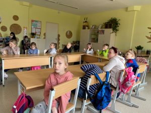 „Vinguriuojančiais takeliais į knygų pasaulį“ „Vinguriuojančiais takeliais į knygų pasaulį“
