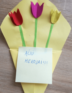 Tauragės ,,Aušros“ progimnazijos trečiokai prisidėjo prie nacionalinės iniciatyvos „Ačiū herojams“ Tauragės ,,Aušros“ progimnazijos trečiokai prisidėjo prie nacionalinės iniciatyvos „Ačiū herojams“