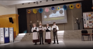 Po ąžuolo šakom