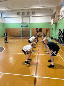Netradicinė fizinio ugdymo pamoka: 5–8 klasių mokiniai treniravosi su „FK Tauro“ treneriais! Netradicinė fizinio ugdymo pamoka: 5–8 klasių mokiniai treniravosi su „FK Tauro“ treneriais!